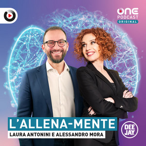 Copertina del podcast “L’Allena-Mente” con Laura Antonini e Alessandro Mora su sfondo viola con illustrazione di un cervello luminoso.