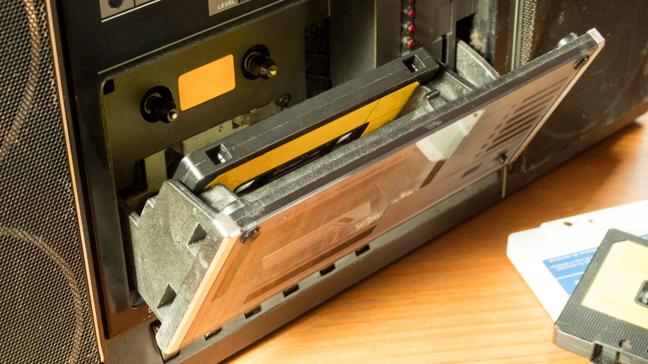 Registratore a cassette, simbolo delle audiostorie in italiano